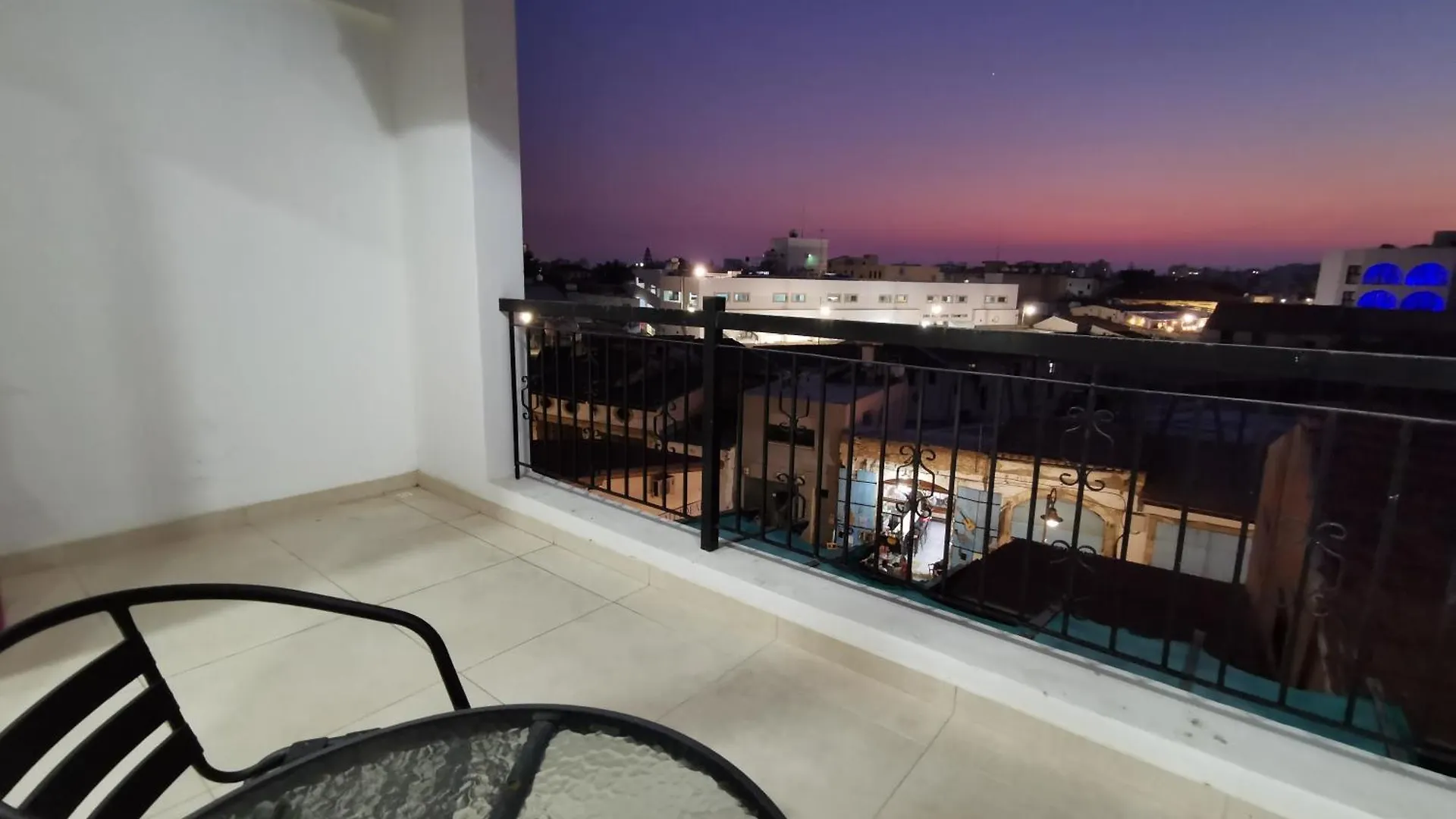 Must Stay - Finikoudes Studio لارنكا
