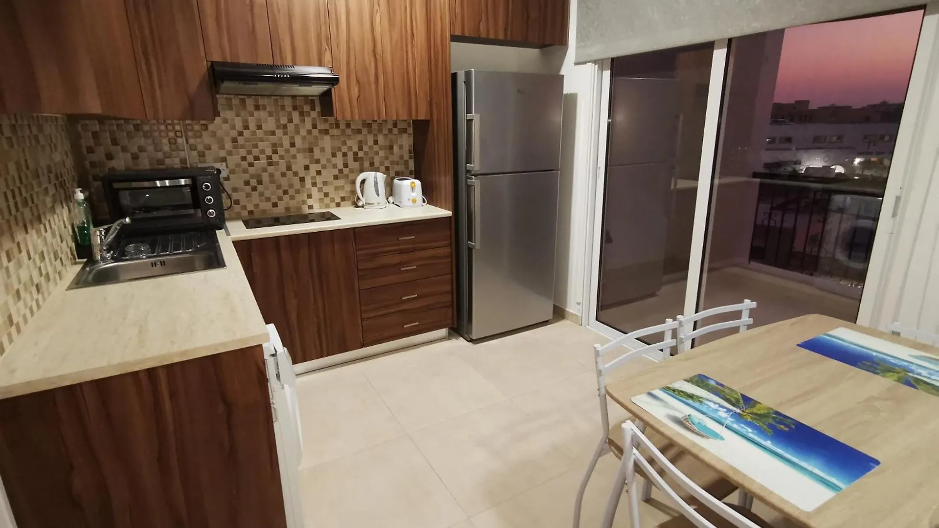 Must Stay - Finikoudes Studio لارنكا 0*,  قبرص